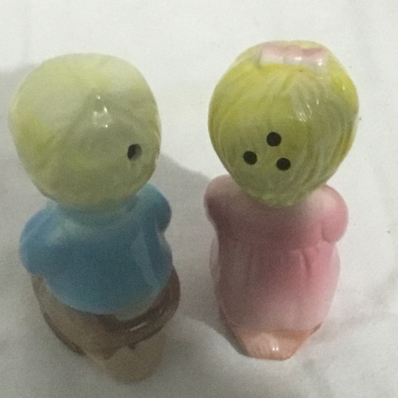 Darling vintage boy and girl praying salt and pepper shakers, used , great shape - Picture 3 of 7